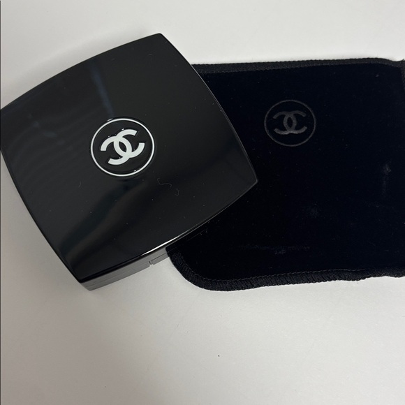 CHANEL Joues Contraste Powder Blush with Velvet Black Case 64 Pink Explosion - Picture 6 of 7
